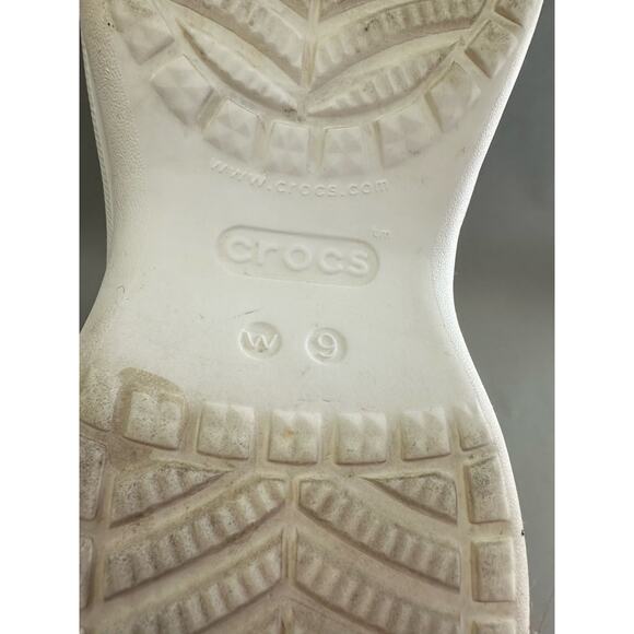 Crocs Classic Bae Clog in White Size 9 - Picture 11 of 16